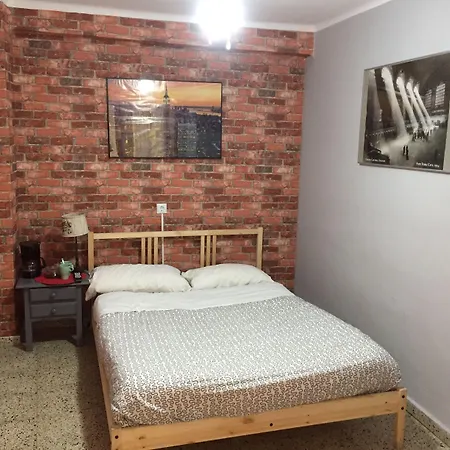 The Monkey Guest house 2*