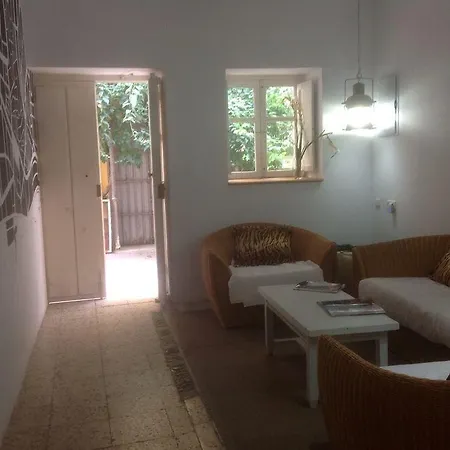 The Monkey Guest house 2*