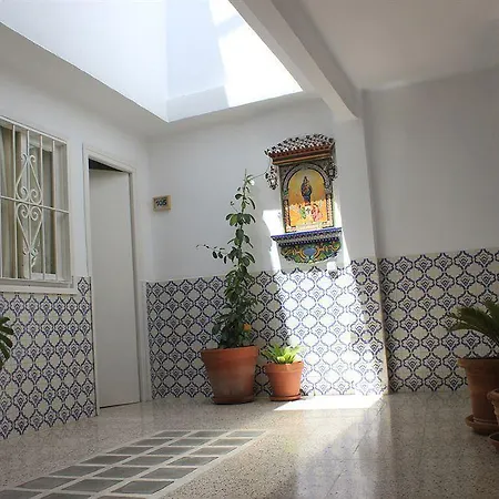 The Monkey Guest house 2*