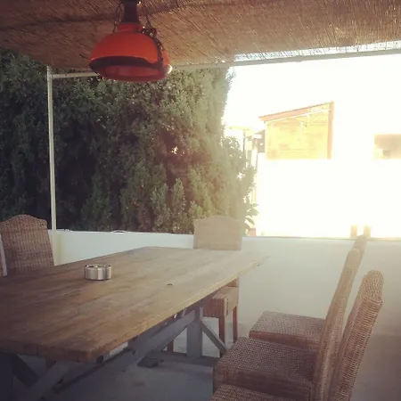 The Monkey Guest house 2*