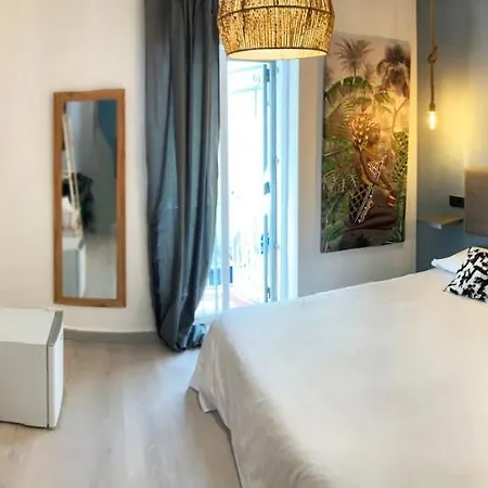 ゲストハウス The Monkey マルベーリャ